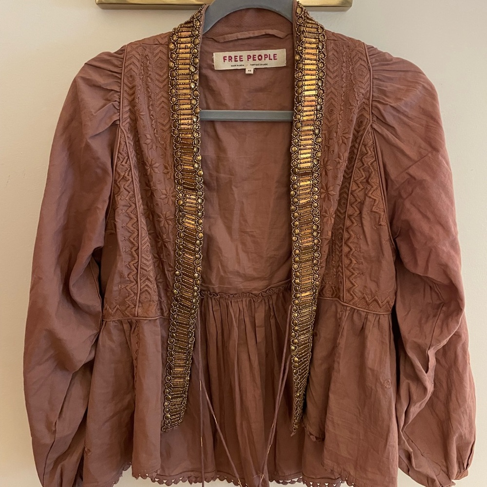 FREE PEOPLE MAUVE / GOLD DETAIL TIE BLOUSE XSMALL